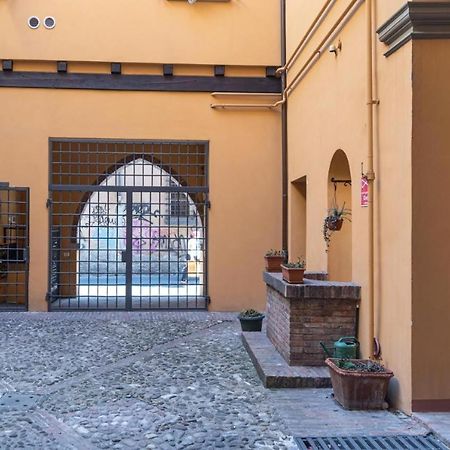 Piazza Nettuno Rooms Болонья Экстерьер фото