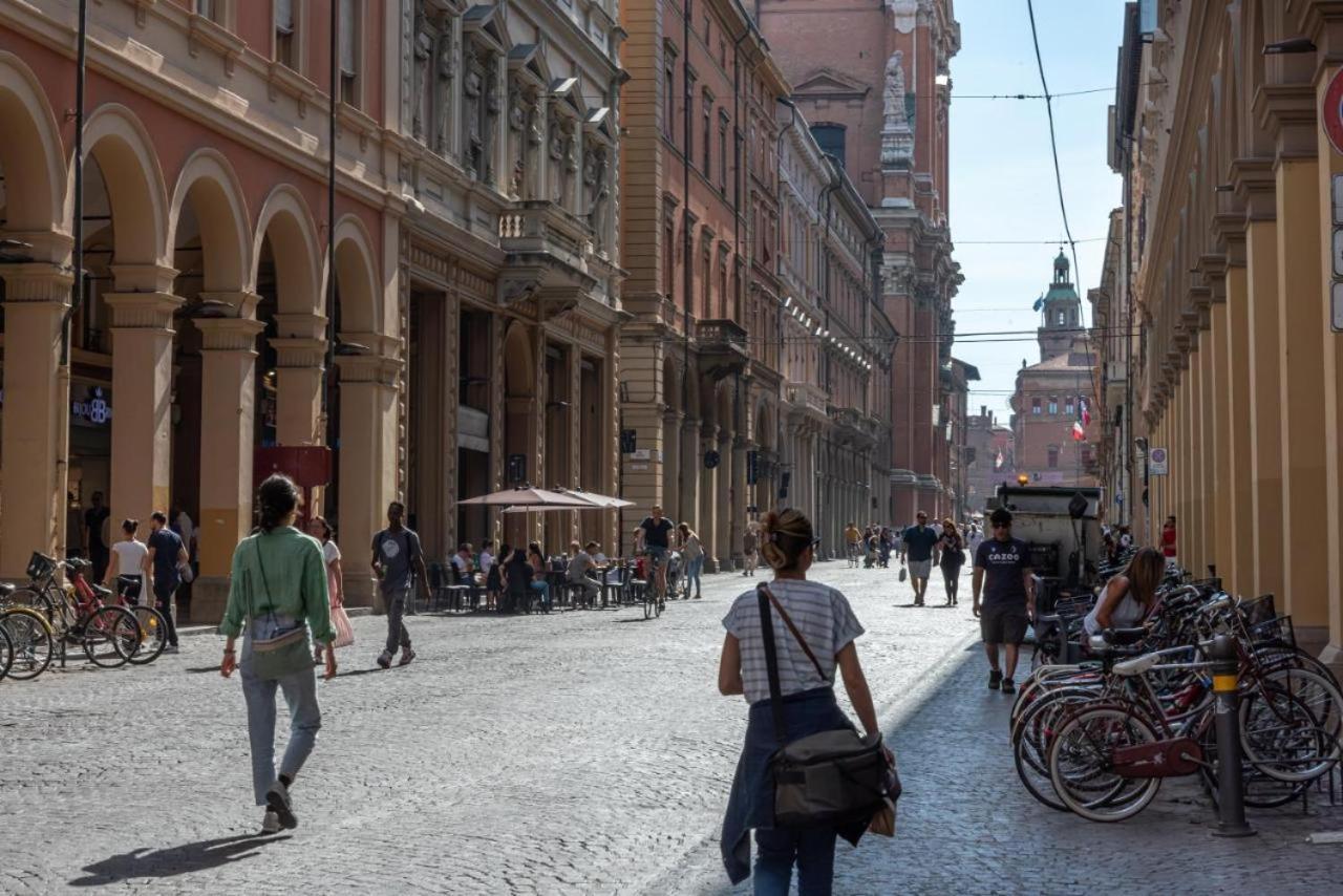 Piazza Nettuno Rooms Болонья Экстерьер фото